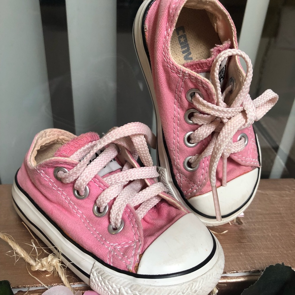 Pink Converse size 4